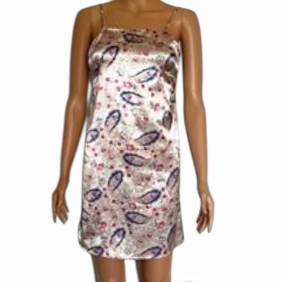 BIRCH AND STONE Floral Satin Sleepwear SIZE L - Picture 2 of 5